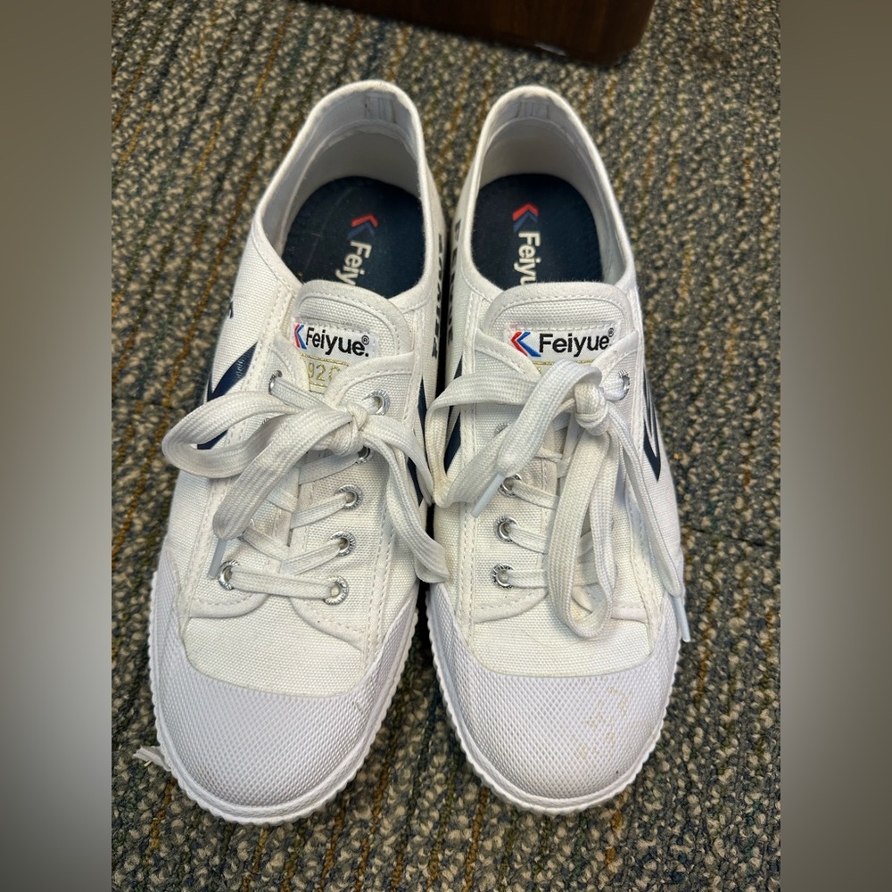 White womens tennis shoes